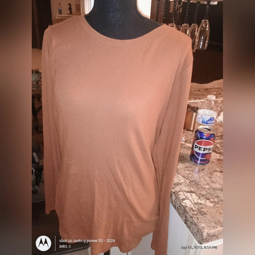 Time and Tru Women's Long Sleeve Top in Tan Cooper - Picture 2 of 3